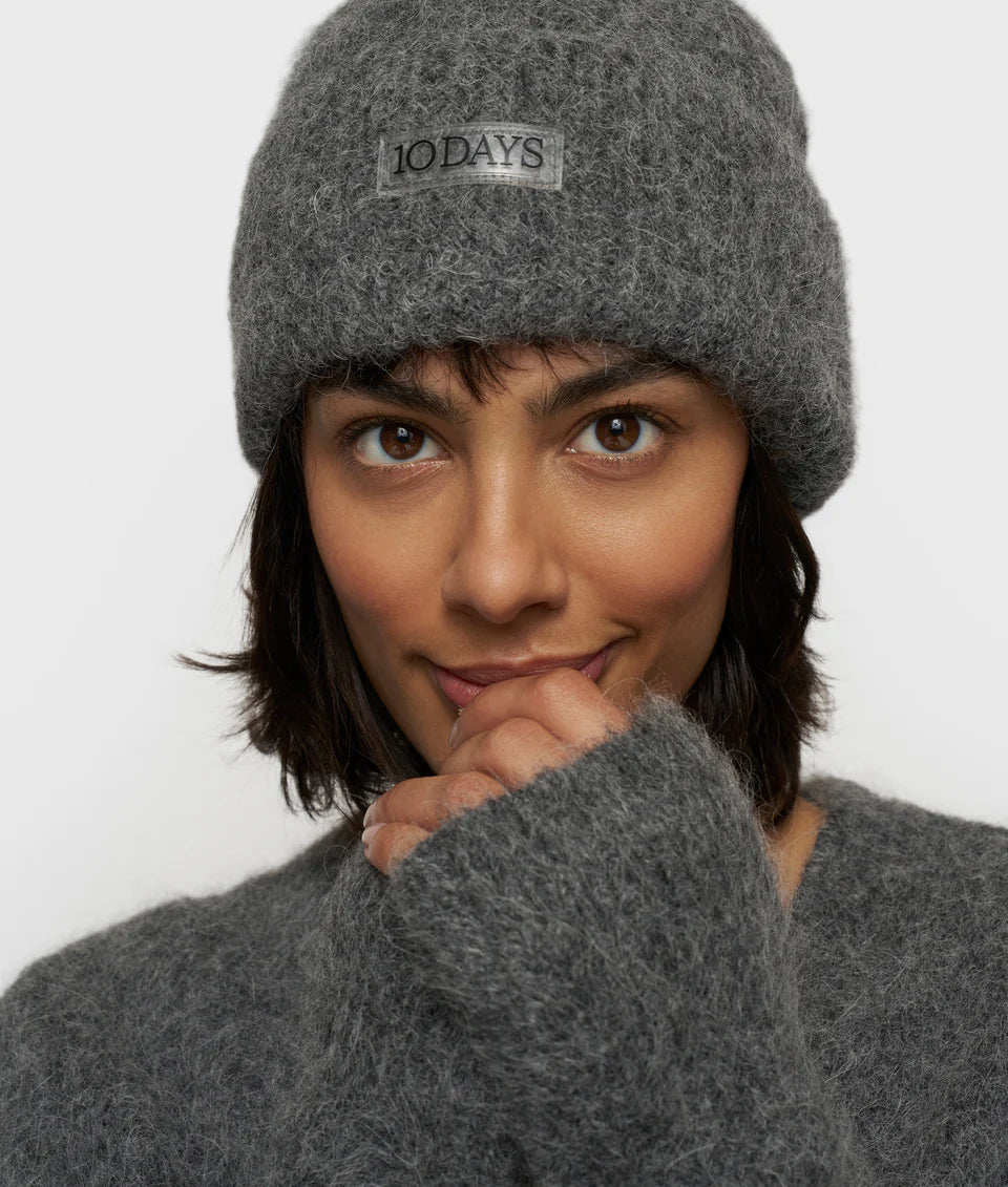 10DAYS AMSTERDAM Hairy Knit Beanie
