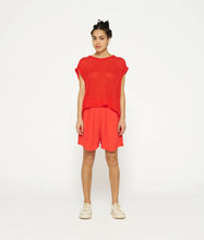 Lade das Bild in den Galerie-Viewer, 10DAYS AMSTERDAM Flowy Viskose Shorts Poppy Red
