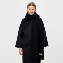 Lade das Bild in den Galerie-Viewer, DRYKORN Schal Cronica_3 Black
