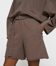Lade das Bild in den Galerie-Viewer, 10 DAYS AMSTERDAM Belted Shorts Fleece Moonrock
