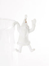 Lade das Bild in den Galerie-Viewer, GOOD OLD FRIENDS Porzellan Klettersanta goldene Sterne

