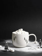 Lade das Bild in den Galerie-Viewer, ASA SELECTION Henkelbecher Heart in the Snow
