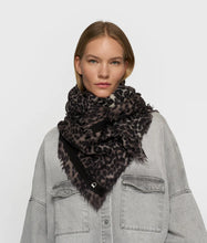 Lade das Bild in den Galerie-Viewer, 10DAYS AMSTERDAM Wool Scarf Leopard
