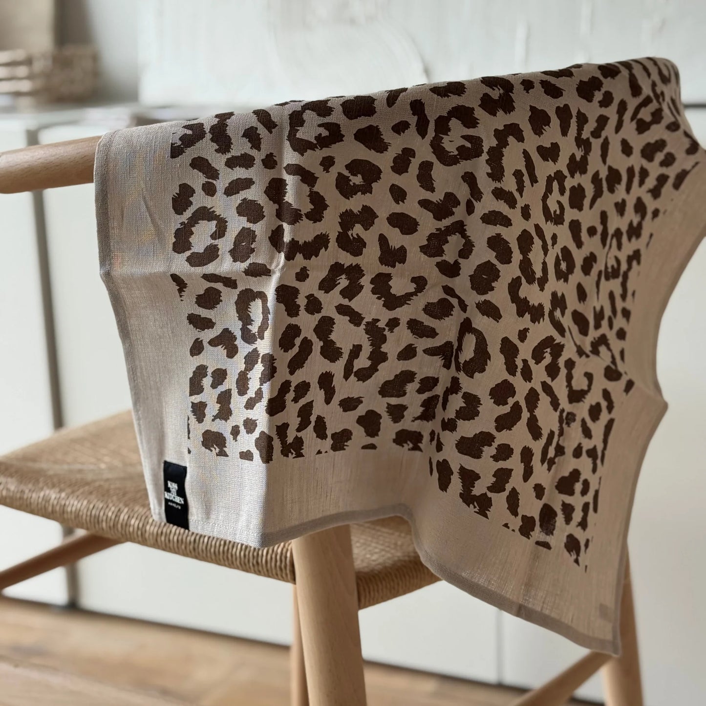 KISS MY KITCHEN Geschirrtuch Leosand brown
