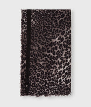 Lade das Bild in den Galerie-Viewer, 10DAYS AMSTERDAM Wool Scarf Leopard
