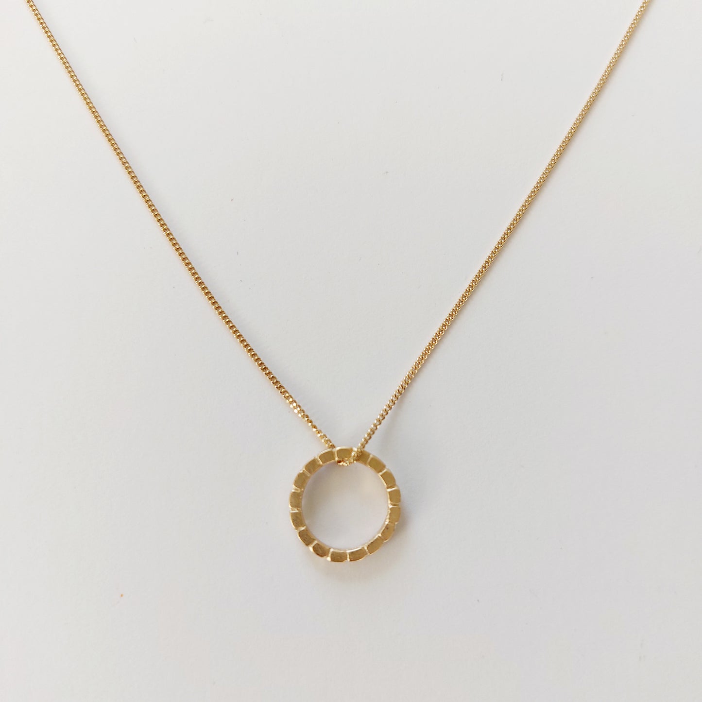 SUSICALA Halskette Camu Circle S Gold Plated