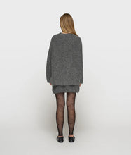 Lade das Bild in den Galerie-Viewer, 10DAYS AMSTERDAM V-Neck Hairy Knit Sweater
