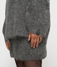 Lade das Bild in den Galerie-Viewer, 10DAYS AMSTERDAM V-Neck Hairy Knit Sweater
