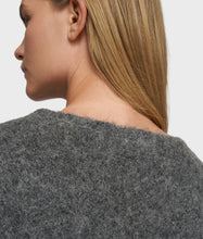 Lade das Bild in den Galerie-Viewer, 10DAYS AMSTERDAM V-Neck Hairy Knit Sweater

