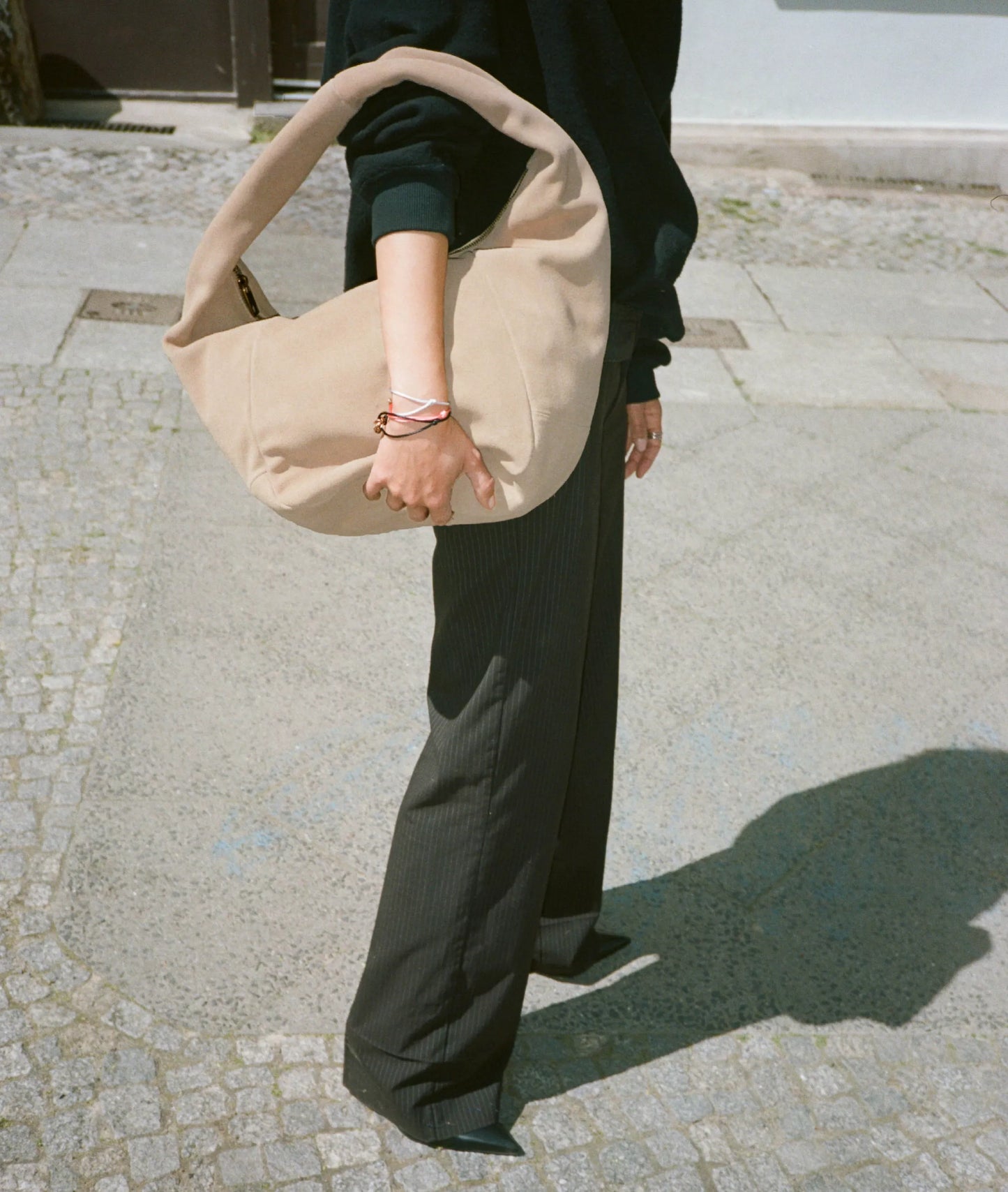 LIEBESKIND BERLIN Farrah Hobo M Veloursleder