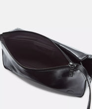 Lade das Bild in den Galerie-Viewer, LIEBESKIND BERLIN Rive Crossbody S Black
