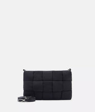 Lade das Bild in den Galerie-Viewer, LIEBESKIND BERLIN Crossbody Bo Nylon Black
