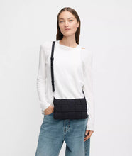Lade das Bild in den Galerie-Viewer, LIEBESKIND BERLIN Crossbody Bo Nylon Black
