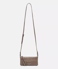 Lade das Bild in den Galerie-Viewer, LIEBESKIND BERLIN Crossbody Bag Sandstein
