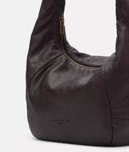 Lade das Bild in den Galerie-Viewer, LIEBESKIND BERLIN Crossbody Farrah Hobo M Mokka
