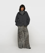 Lade das Bild in den Galerie-Viewer, 10DAYS AMSTERDAM Statement Zip Hoodie
