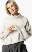 Lade das Bild in den Galerie-Viewer, AIMEE THE LABEL Pullover MatteoA Light Grey
