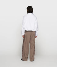 Lade das Bild in den Galerie-Viewer, 10DAYS AMSTERDAM Cropped Smoking Blouse
