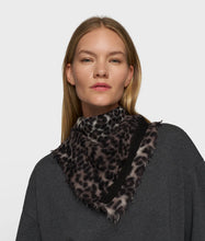 Lade das Bild in den Galerie-Viewer, 10DAYS AMSTERDAM Wool Bandana Leopard
