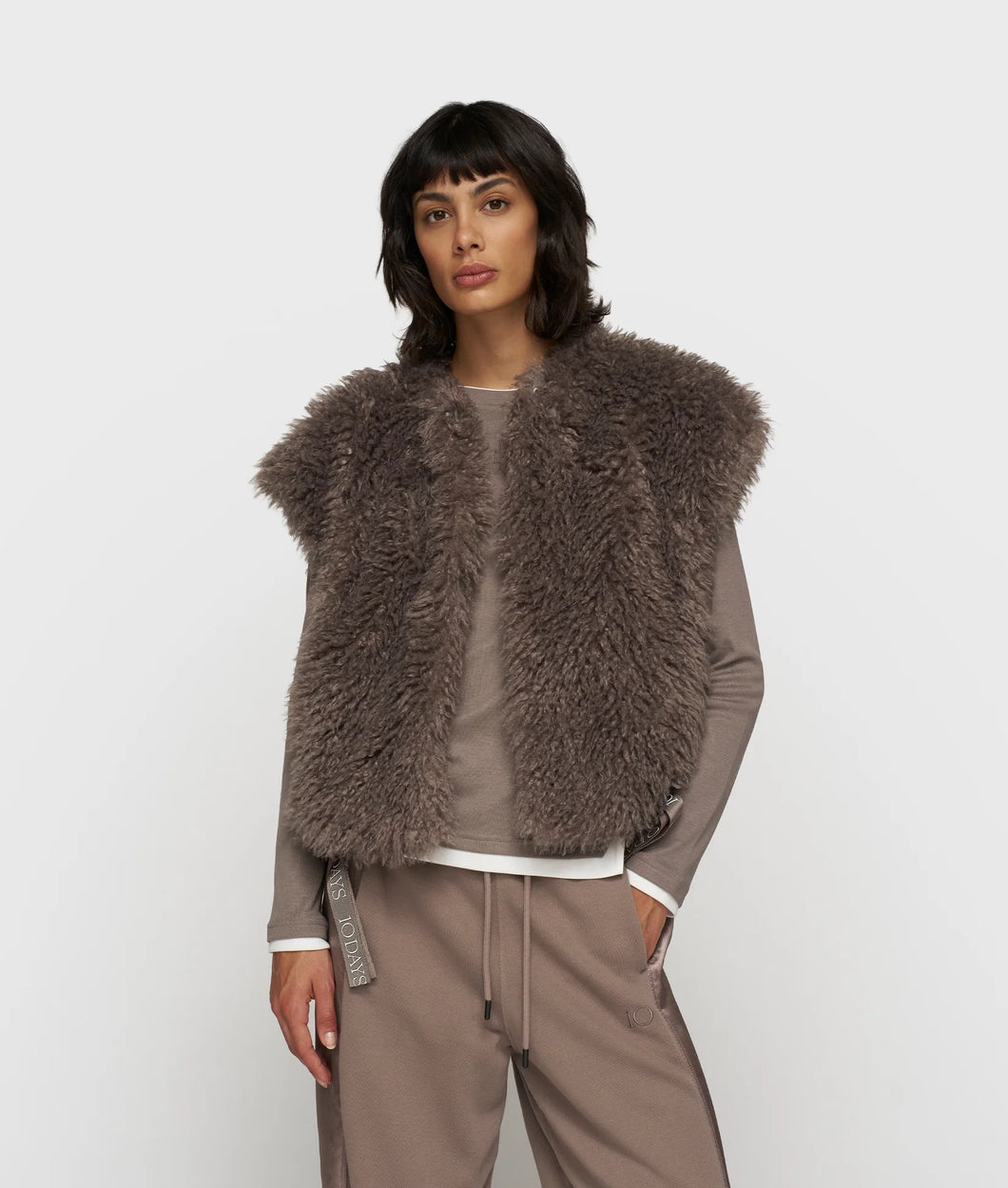 10DAYS AMSTERDAM The Bobbie Gilet - Weste aus Fake Fur