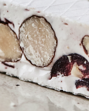 Lade das Bild in den Galerie-Viewer, NICOLAS VAHE Soft Nougat Cranberries
