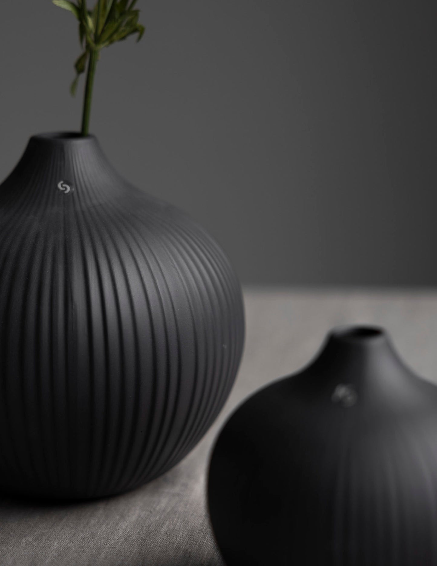 STOREFACTORY Fröbacken Vase Medium dark grey