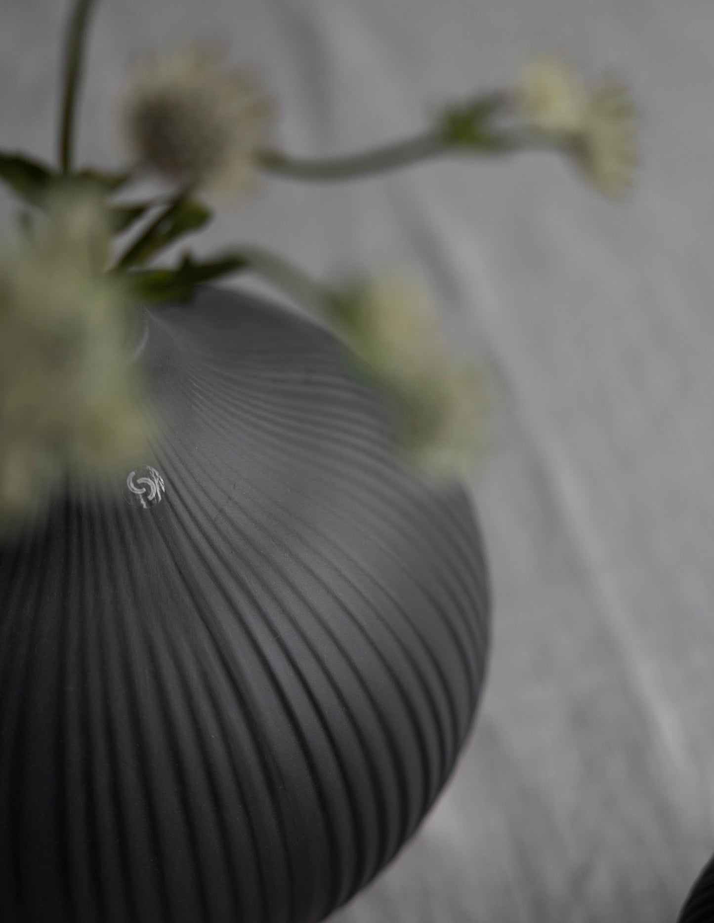 STOREFACTORY Fröbacken Vase Medium dark grey