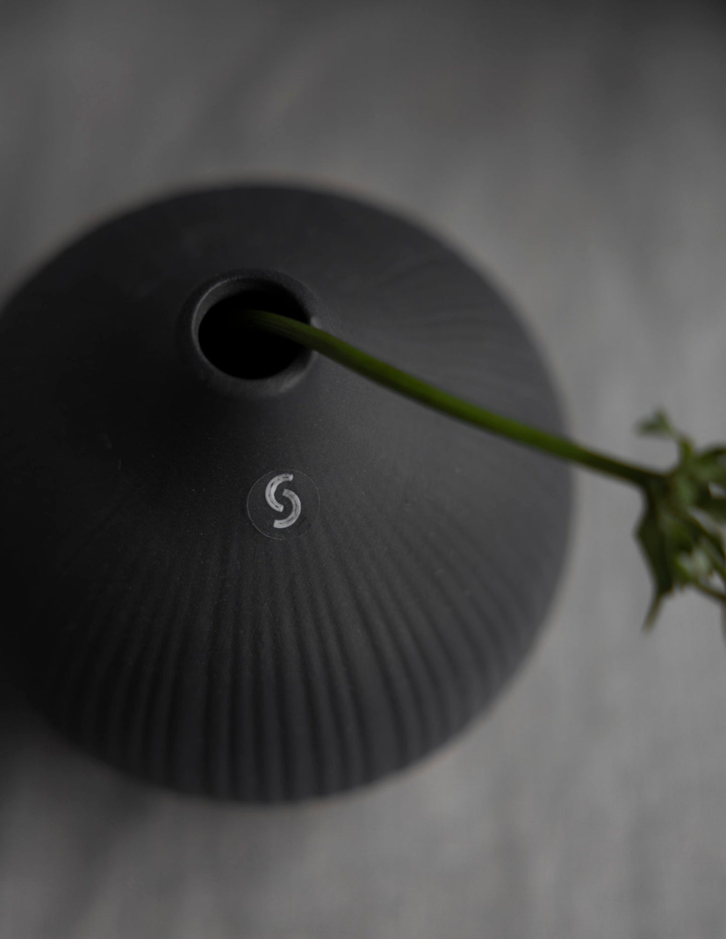 STOREFACTORY Fröbacken Vase Medium dark grey