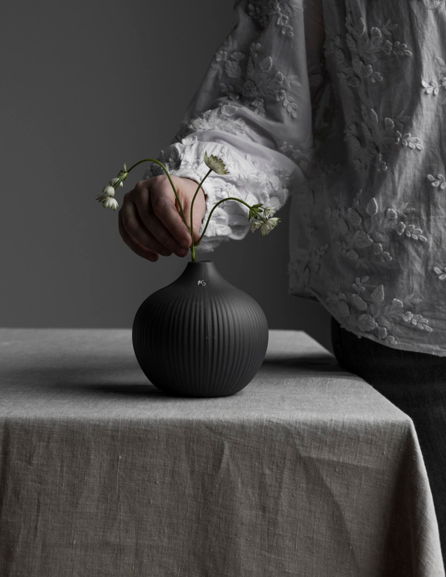STOREFACTORY Fröbacken Vase Medium dark grey