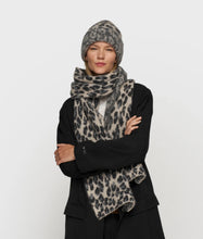 Lade das Bild in den Galerie-Viewer, 10DAYS AMSTERDAM Knit Beanie Leopard
