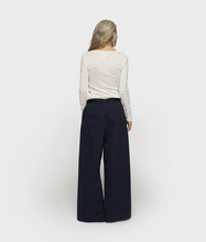 Lade das Bild in den Galerie-Viewer, 10DAYS AMSTERDAM Extra long Sleeve Tee Modal Ecru

