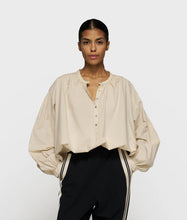 Lade das Bild in den Galerie-Viewer, 10DAYS AMSTERDAM Flowy Blouse Light Earth
