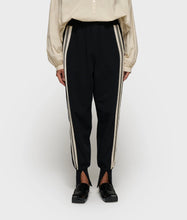 Lade das Bild in den Galerie-Viewer, 10DAYS AMSTERDAM Ballet Jogger Tape Black
