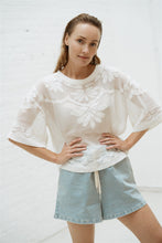 Lade das Bild in den Galerie-Viewer, AIMEE THE LABEL Bluse Kiyomi
