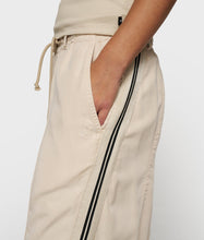 Lade das Bild in den Galerie-Viewer, 10DAYS AMSTERDAM Wide Tapered Pants
