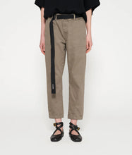 Lade das Bild in den Galerie-Viewer, 10 DAYS AMSTERDAM Belted Pants Jog Denim - Sage
