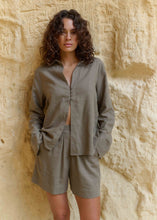 Lade das Bild in den Galerie-Viewer, CLUB L&#39;AVENIR Shorts Noah`CL Cacao
