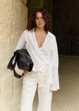 Lade das Bild in den Galerie-Viewer, CLUB L&#39;AVENIR Bluse Zula`CL Off White
