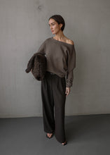 Lade das Bild in den Galerie-Viewer, CLUB L&#39;AVENIR Sweat Momo&#39;CL Coffee
