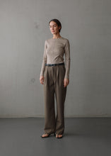 Lade das Bild in den Galerie-Viewer, CLUB L&#39;AVENIR Longsleeve Juny&#39;CL Fudge
