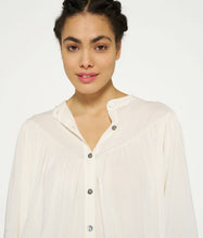 Lade das Bild in den Galerie-Viewer, 10 DAYS AMSTERDAM Flowy Bleated Blouse
