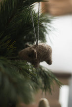 Lade das Bild in den Galerie-Viewer, DBKD Hanging Pig Anhänger
