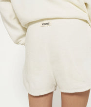 Lade das Bild in den Galerie-Viewer, 10 DAYS AMSTERDAM Texture Fleece Shorts Ecru
