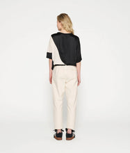 Lade das Bild in den Galerie-Viewer, 10 DAYS AMSTERDAM Belted Pants Jog Denim - Light Natural
