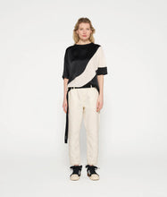 Lade das Bild in den Galerie-Viewer, 10 DAYS AMSTERDAM Belted Pants Jog Denim - Light Natural
