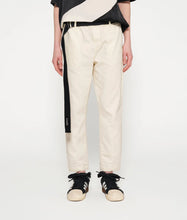 Lade das Bild in den Galerie-Viewer, 10 DAYS AMSTERDAM Belted Pants Jog Denim - Light Natural
