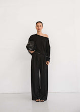 Lade das Bild in den Galerie-Viewer, CLUB L&#39;AVENIR Offshoulder Shirt Nania&#39;CL
