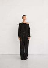 Lade das Bild in den Galerie-Viewer, CLUB L&#39;AVENIR Offshoulder Shirt Nania&#39;CL
