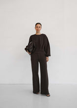 Lade das Bild in den Galerie-Viewer, CLUB L&#39;AVENIR Sweater Sayeh&#39;CL Fudge

