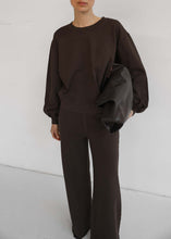 Lade das Bild in den Galerie-Viewer, CLUB L&#39;AVENIR Sweater Sayeh&#39;CL Fudge
